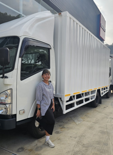 Sales Isuzu Cikupa